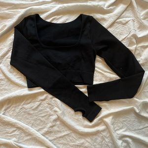 Black OQQ workout top with thumb holes